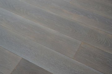 Realizace dřevěné dubové podlahy na zakázku