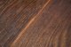 Zakázková výroba kouřové a drásané dubové podlahy s úpravou aktivním mořidlem a finálním olejem. Výsledkem je luxusním provedením dřevěné podlahy.
