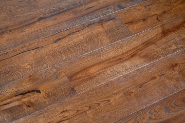 Realizace dřevěné dubové podlahy a obkladových palubek v odstínu PARKETO - LARA.