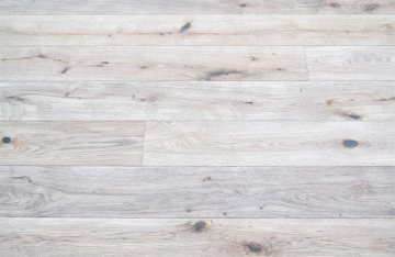 Realizace dubové rustikální podlahy v odstínu PARKETO - LILY s moderním vzhledem