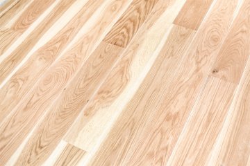 Zakázková realizace dubové podlahy v čistém provedení bez suků, která bude ozdobou Vašeho interiéru.