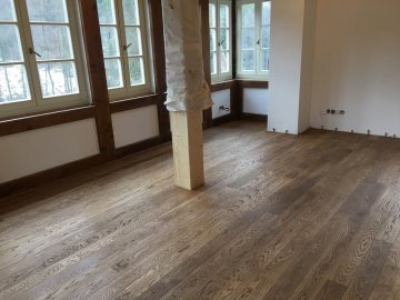 Dřevěná dubová podlaha v odstínu PARKETO - NOEMI s povrchovou úpravou