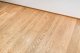 Pokládka dubové podlahy a dřevěných lišt v odstínu PARKETO - NOEMI na zakázku.