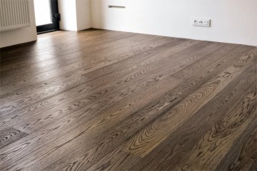 Rodinný dům, tmavá olejovaná dubová podlaha PARKETO – DARK čisté třídění vitality